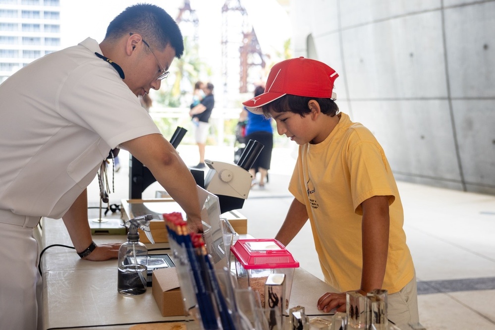 Navy Entomology Center of Excellence Makes Debut at Fleet Week Miami