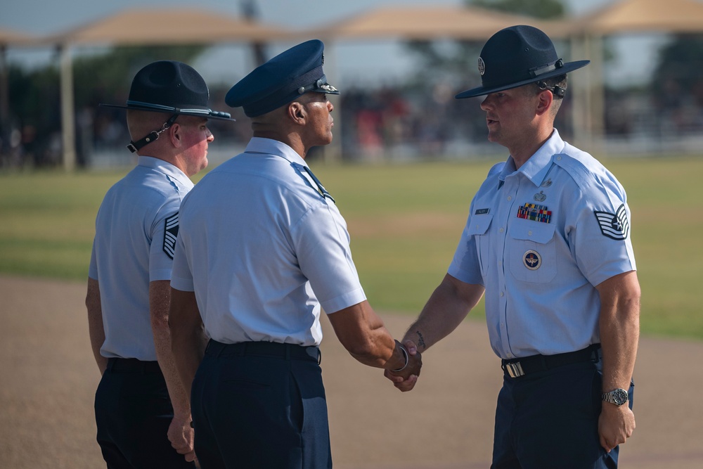 BMT recognized WW II Veterans