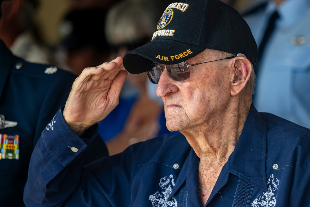 BMT recognized WW II Veterans