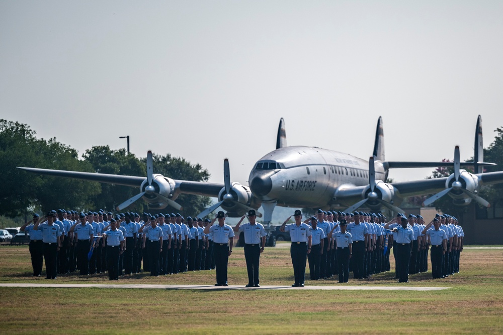 BMT recognized WW II Veterans