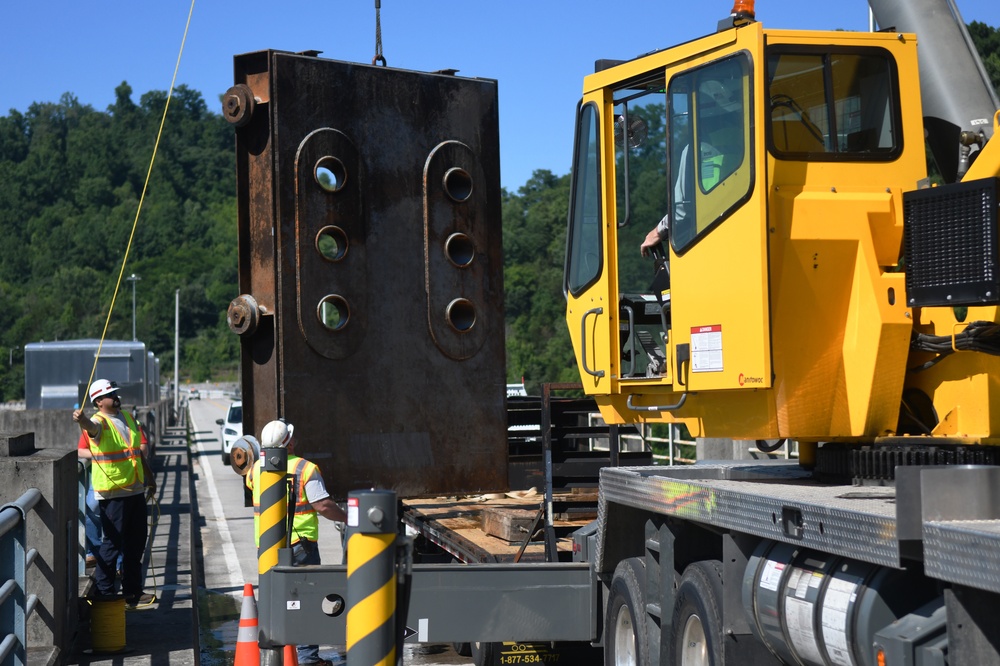 Corps of Engineers enhances Caney Fork River ecosystem with Center Hill Dam orifice gate reinstallation