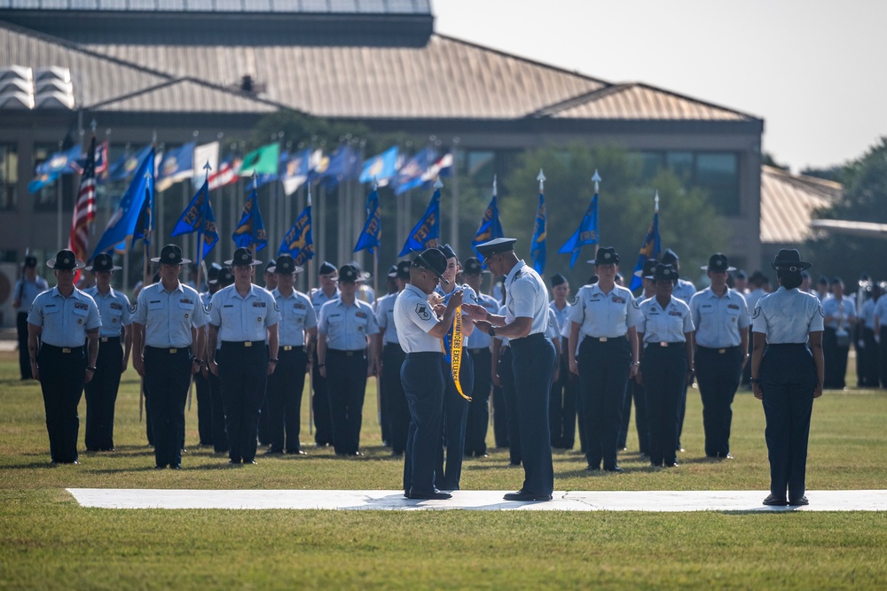 BMT recognized WW II Veterans