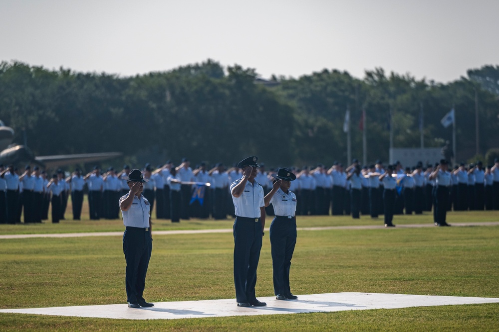 BMT recognized WW II Veterans