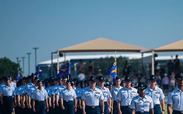 BMT recognized WW II Veterans