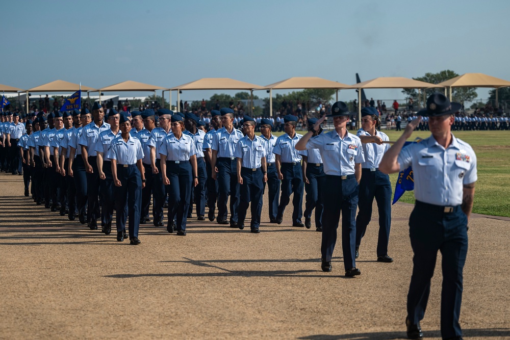 BMT recognized WW II Veterans