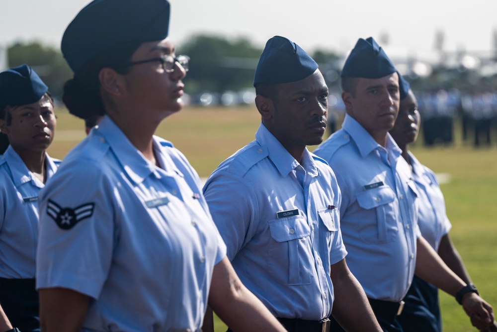 BMT recognized WW II Veterans