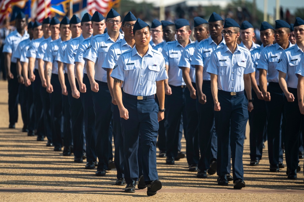 BMT recognized WW II Veterans