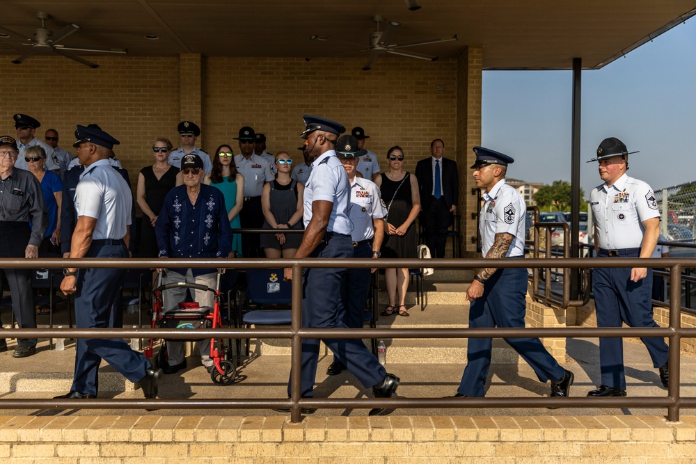 BMT recognized WW II Veterans