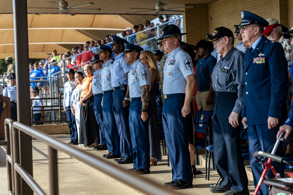 BMT recognized WW II Veterans