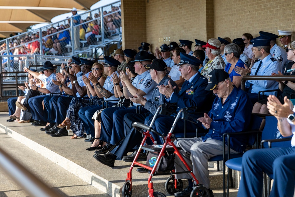 BMT recognized WW II Veterans