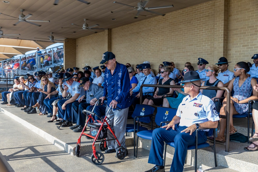 BMT recognized WW II Veterans