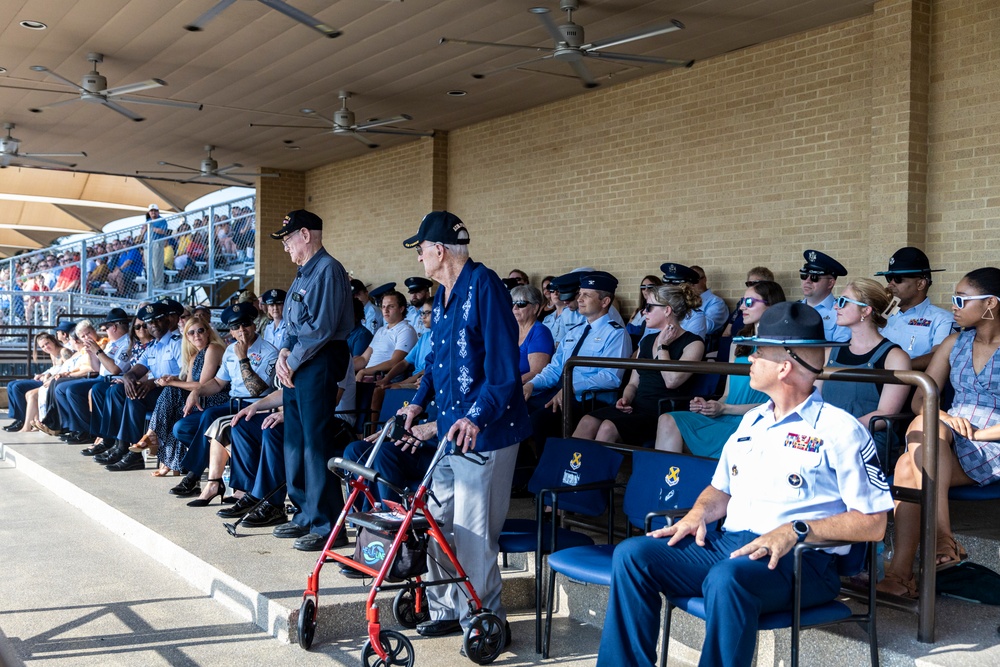 BMT recognized WW II Veterans