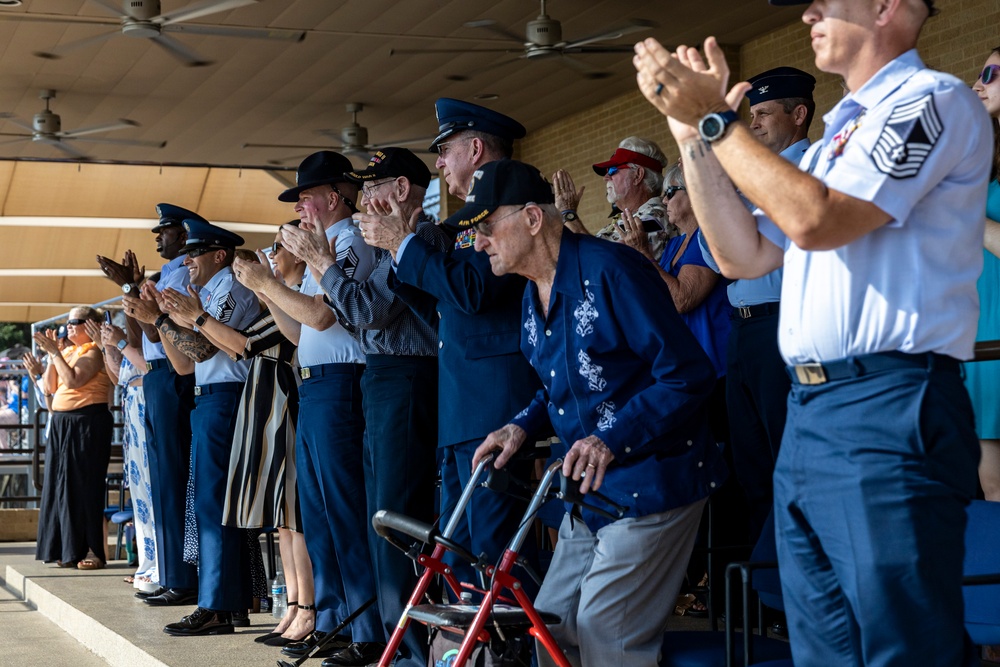 BMT recognized WW II Veterans