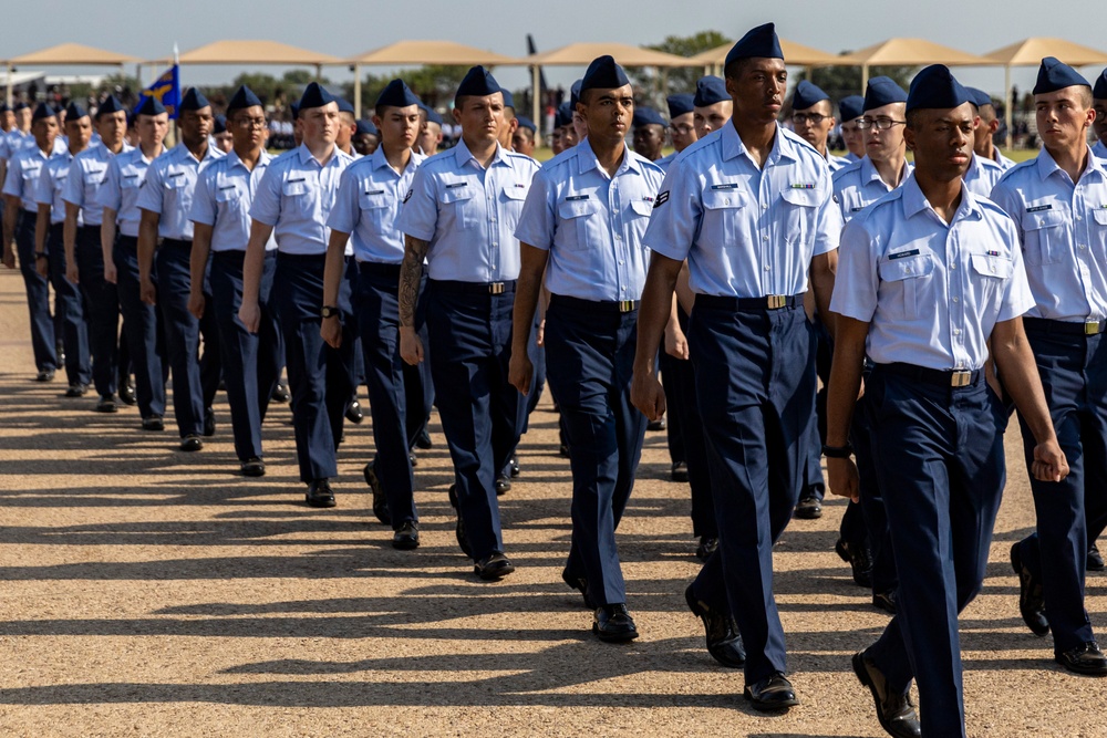 BMT recognized WW II Veterans