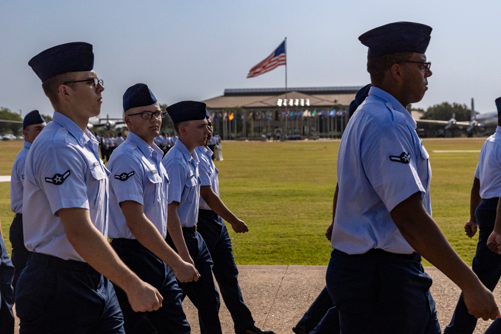 BMT recognized WW II Veterans