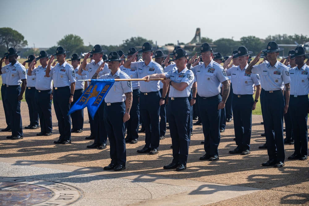 BMT recognized WW II Veterans