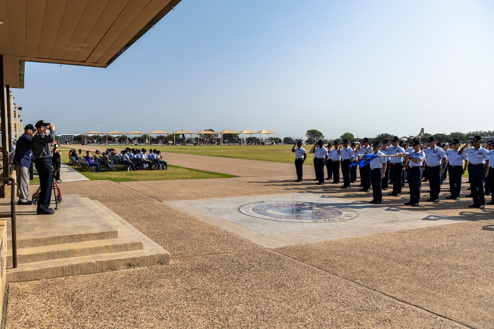 BMT recognized WW II Veterans