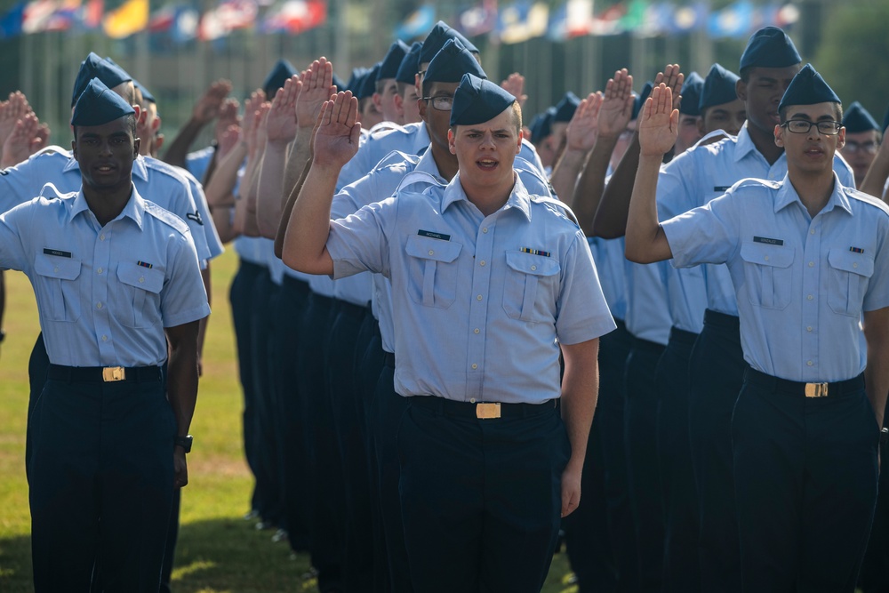 BMT recognized WW II Veterans