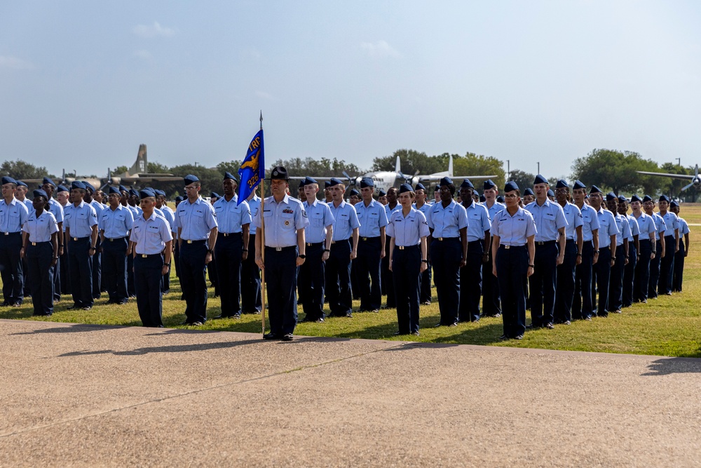 BMT recognized WW II Veterans