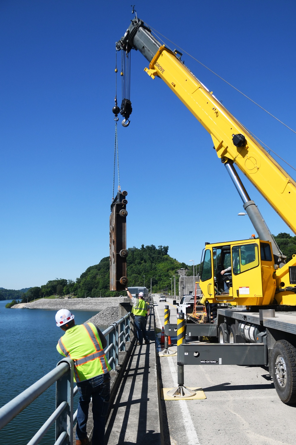 Corps of Engineers enhances Caney Fork River ecosystem with Center Hill Dam orifice gate reinstallation