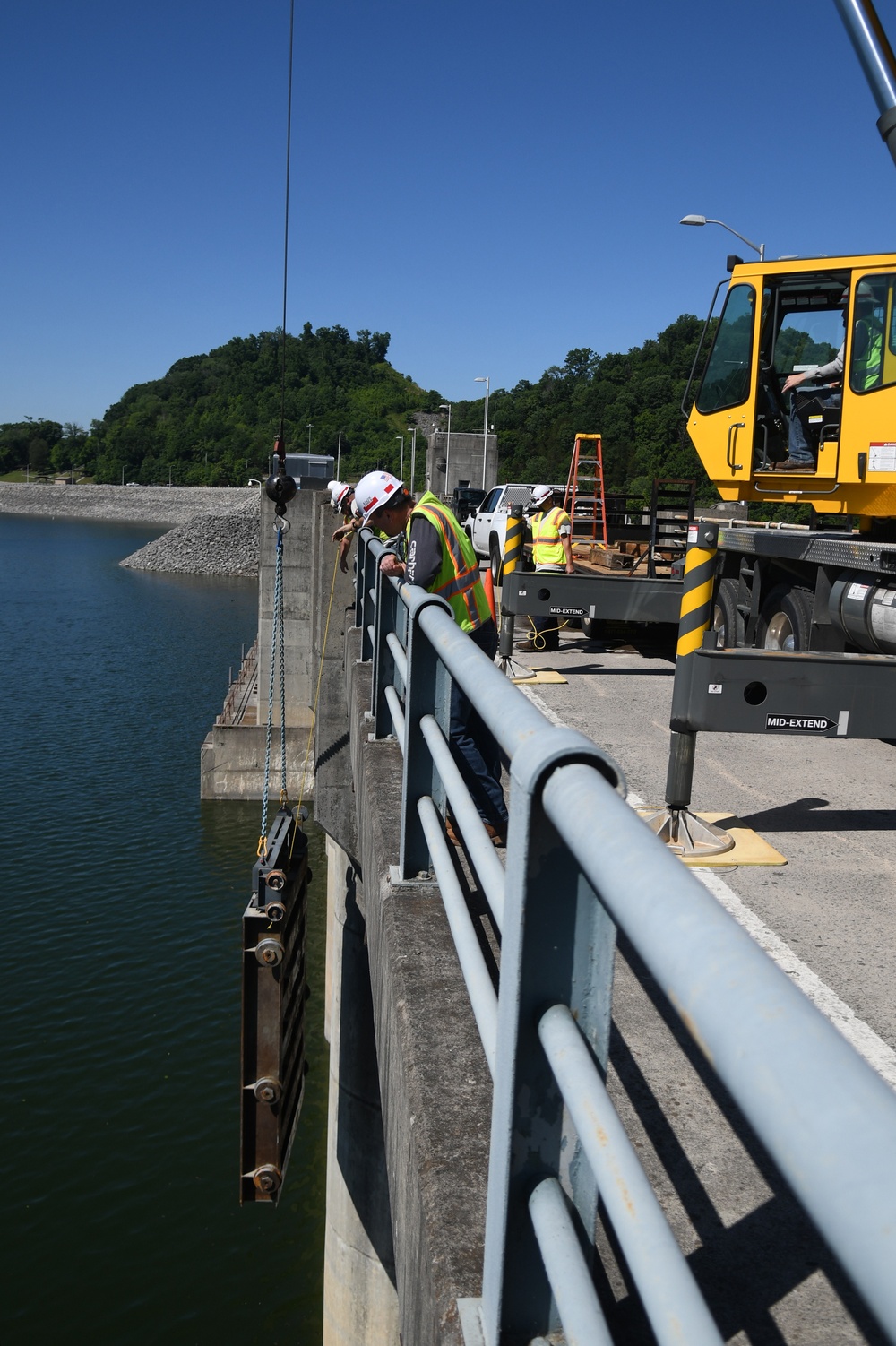 Corps of Engineers enhances Caney Fork River ecosystem with Center Hill Dam orifice gate reinstallation