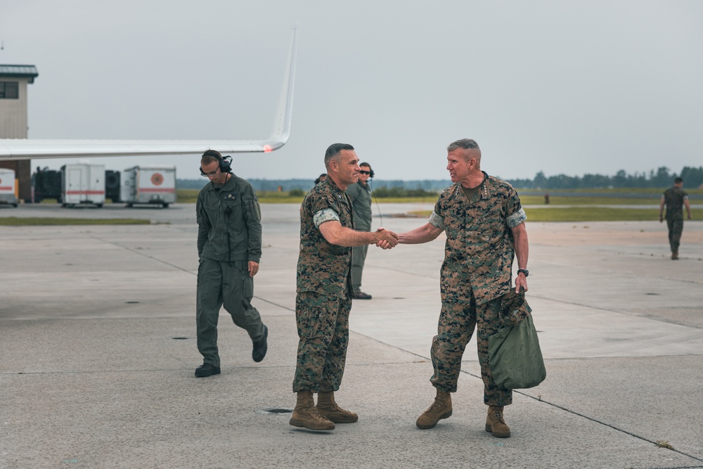 DVIDS - Images - CMC arrives at MCAS New River [Image 4 of 5]