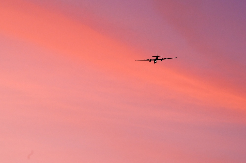 U-2 Dragon Lady flies during dusk