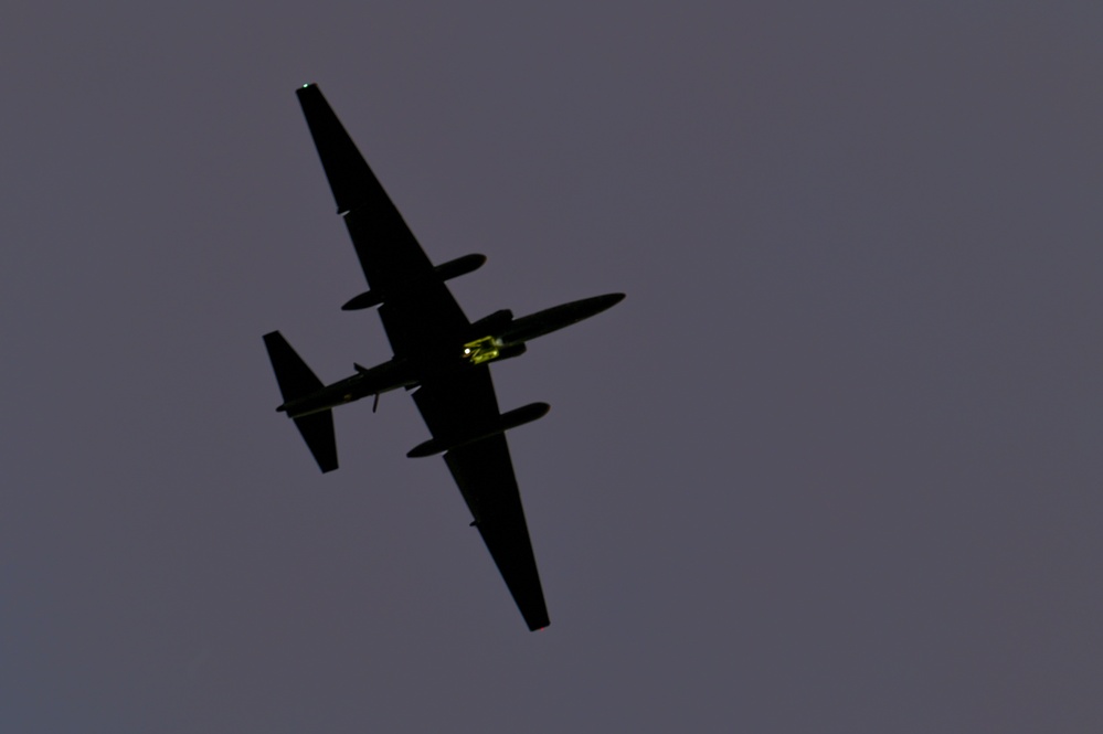 U-2 Dragon Lady flies during dusk