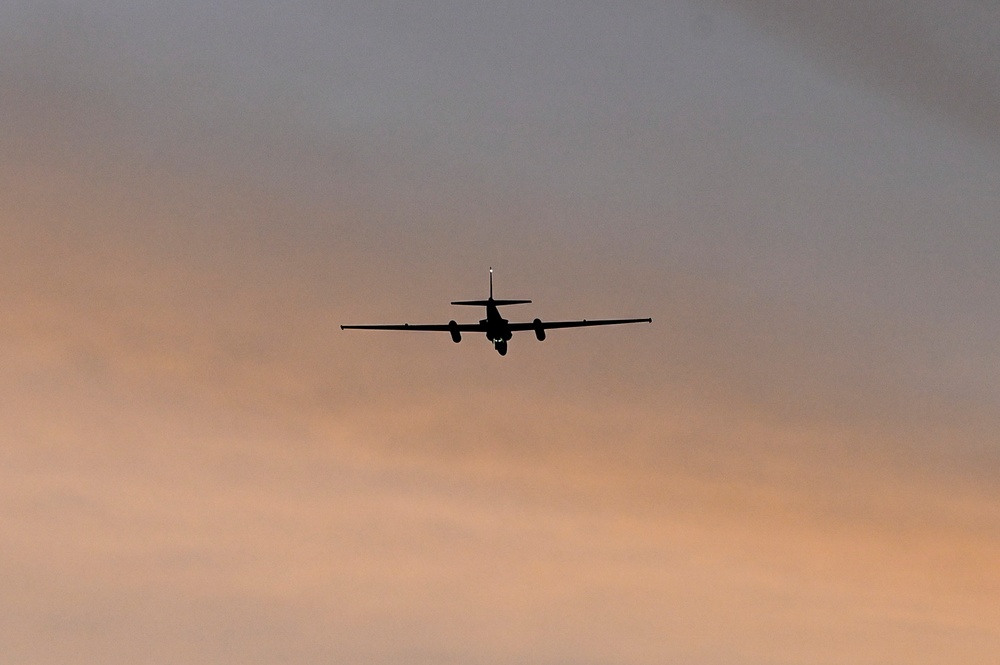 U-2 Dragon Lady flies during dusk