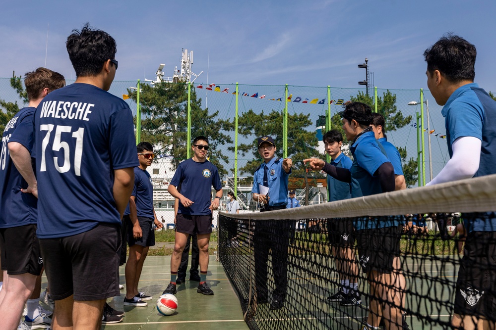 U.S. and Republic of Korea Coast Guardsmen sports day