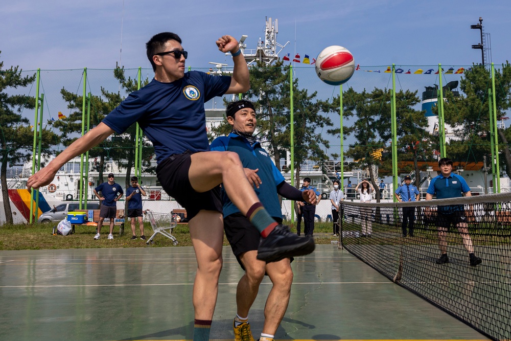 U.S. and Republic of Korea Coast Guardsmen sports day