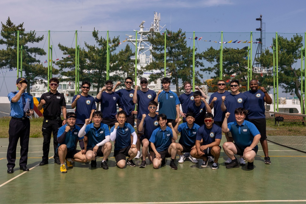 U.S. and Republic of Korea Coast Guardsmen sports day