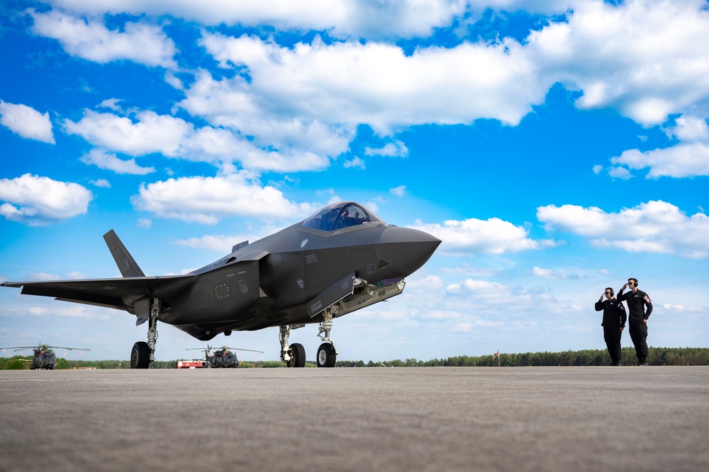 F-35A Demo Team in Berlin