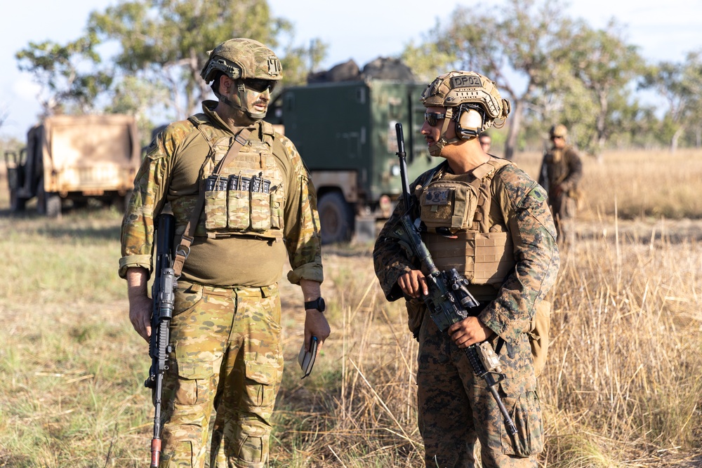 MRF-D 24.3: U.S. Marines, Australian Army move gun positions during Thunder Walk 24
