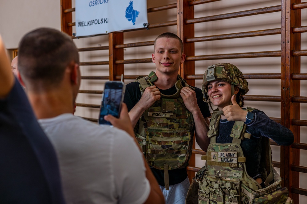 V Corps &amp; USAG Poland Soldiers Visit Poznan Sports School