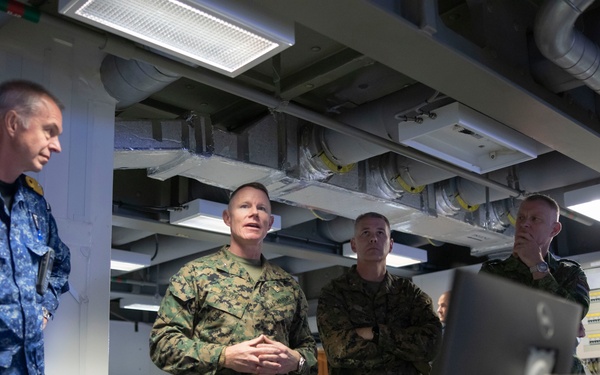 TF 61/2, STRIKFORNATO tour the Johan de Witt