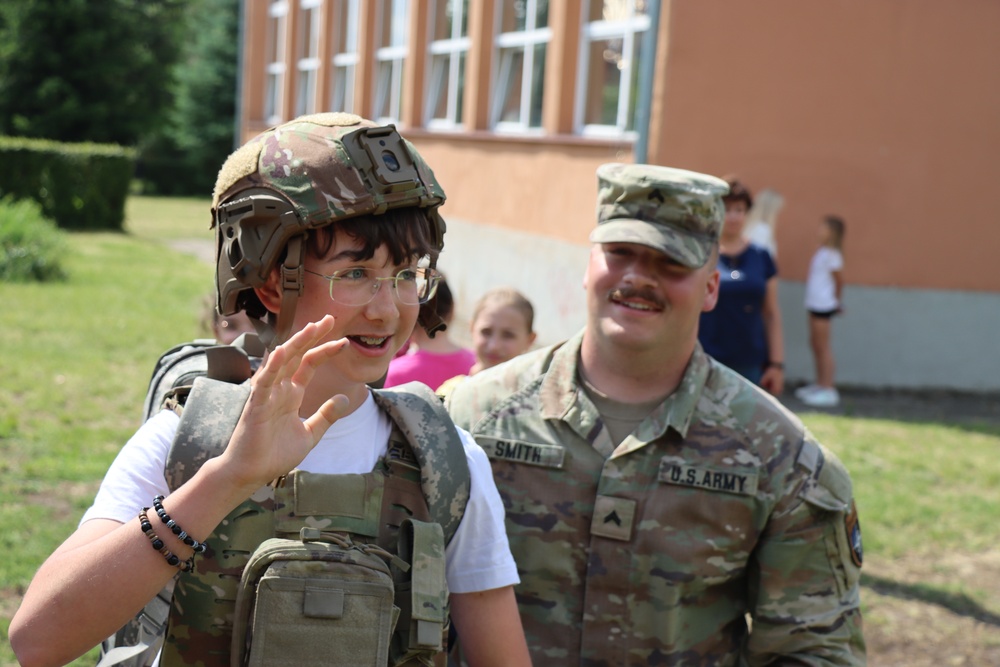 Medics of 2-12 Cavalry Regiment visit local school, teach life-saving skills