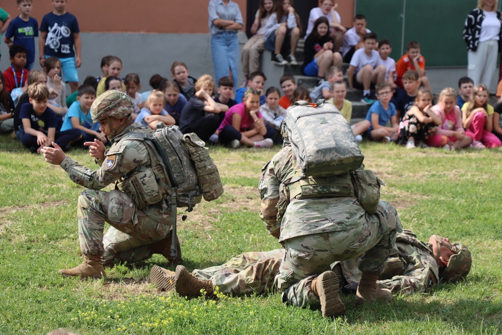 Medics of 2-12 Cavalry Regiment visit local school, teach life-saving skills