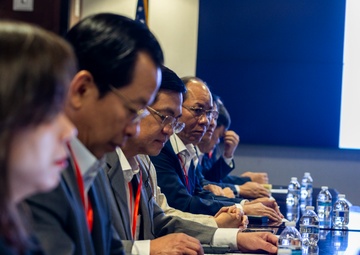 USACE hosts Vietnamese Delegation