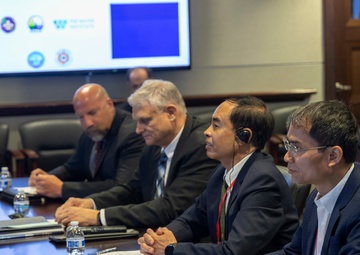 USACE hosts Vietnamese Delegation