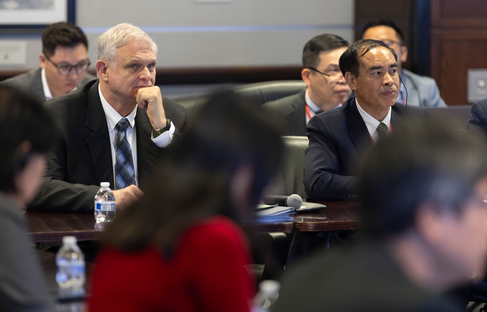 USACE hosts Vietnamese Delegation