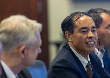 USACE hosts Vietnamese Delegation