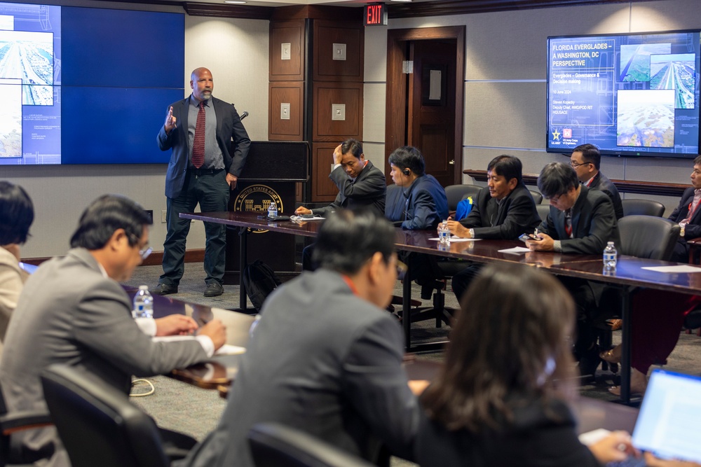 USACE hosts Vietnamese Delegation