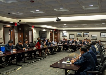 USACE hosts Vietnamese Delegation