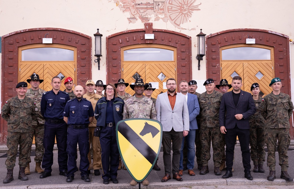 1st Cavalry Division Hosts Polish Local and Military Leaders