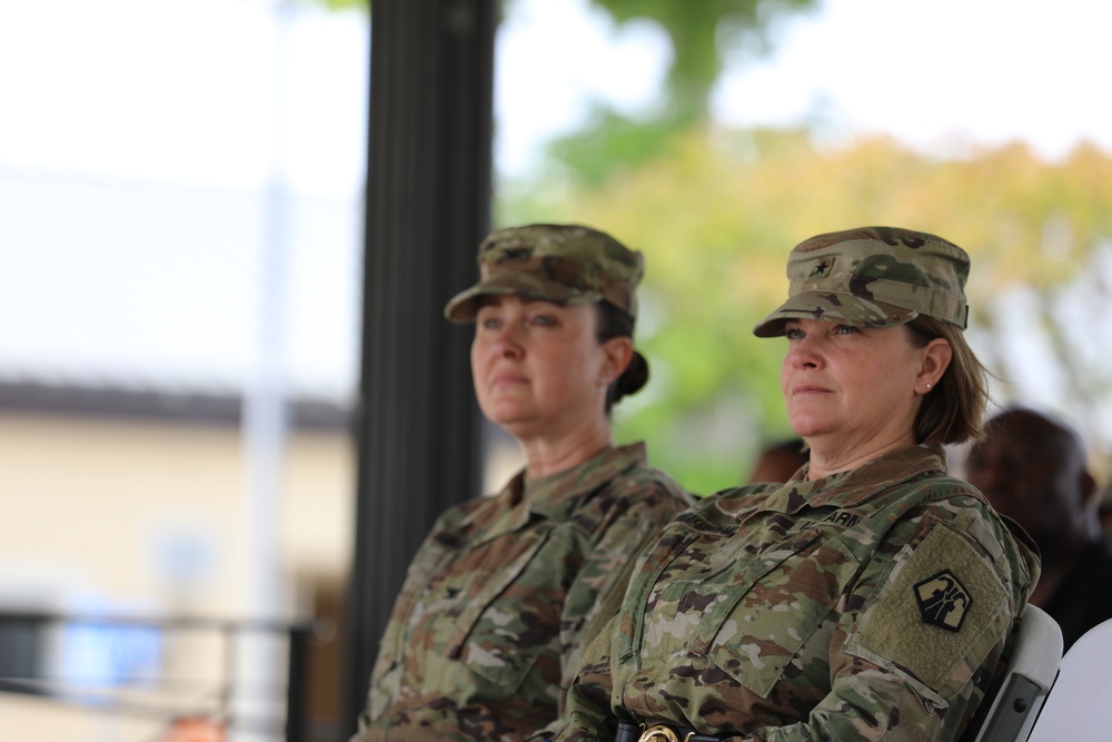 2500th Digital Liason Detachment Conducts Change of Command