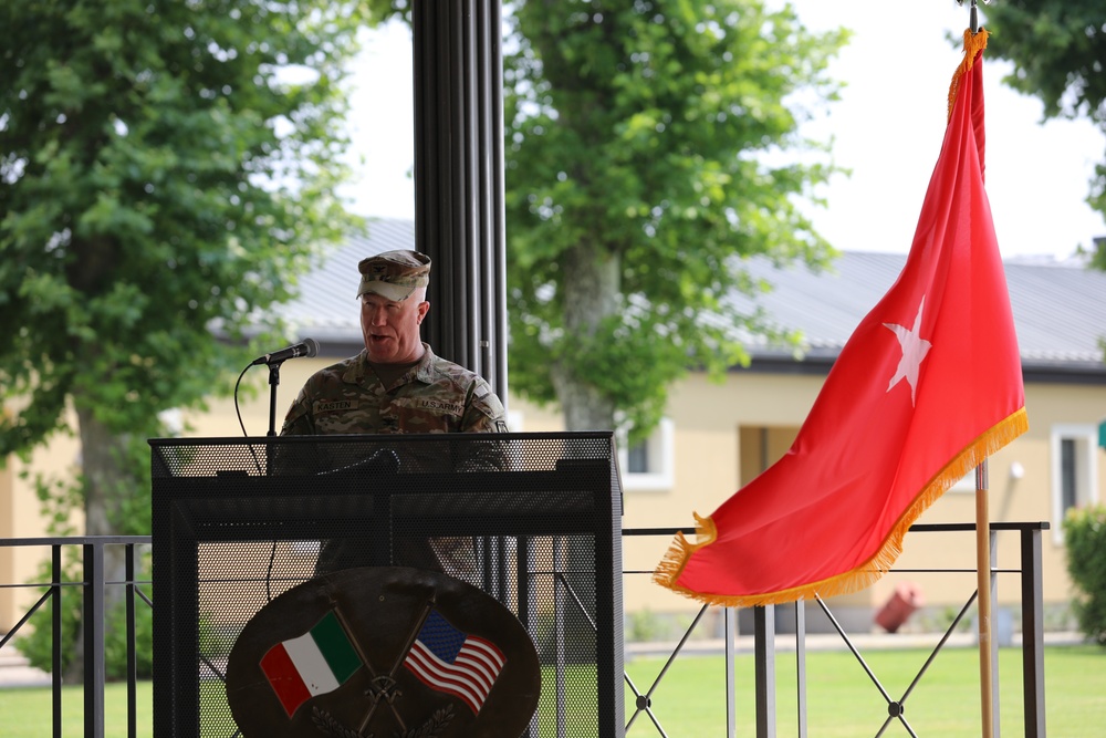 2500th Digital Liason Detachment Conducts Change of Command