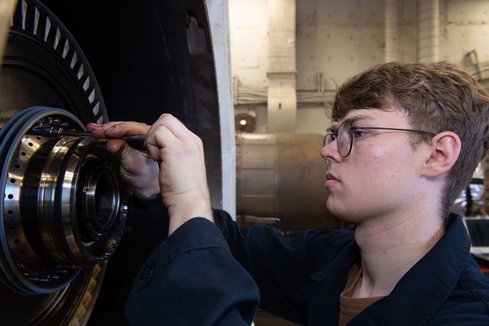 USS Ronald Reagan (CVN 76) Sailors install jet components