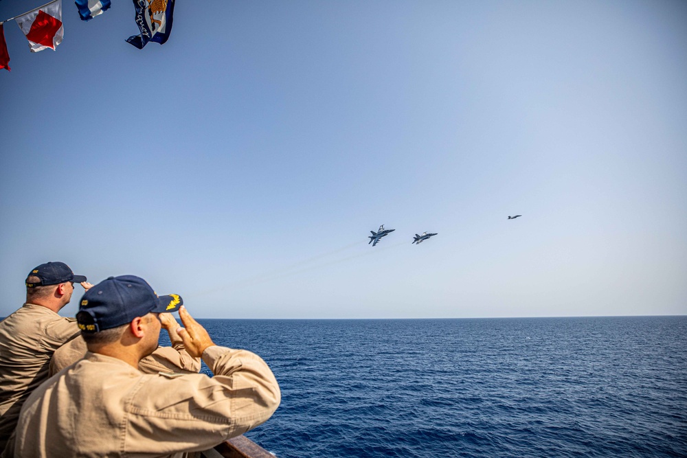 CSG-2 Commander Conducts Final Flight in the Red Sea