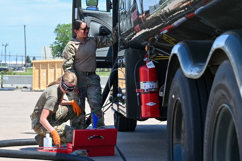 Logistics forces participate in remote fueling exercise